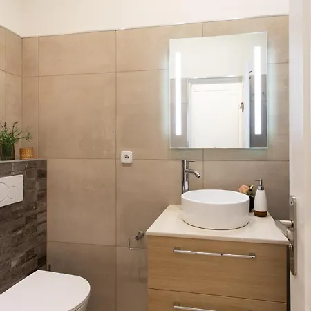 Boutique La Lavande Free Parking 10 Min Walk Apartment